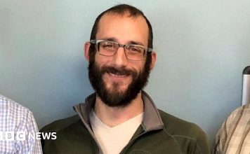 Agents involved in shooting of Minnesota man Alex Pretti put on leave