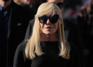 Stars and the public say a final goodbye to fashion icon Valentino at a Rome funeral