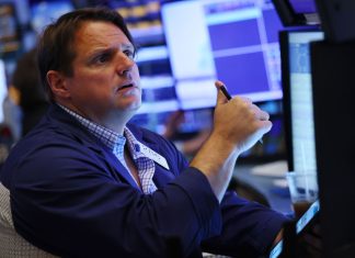 S&P 500, Nasdaq End Lower as Microsoft Shares Drop 10%, Software Stocks Slide