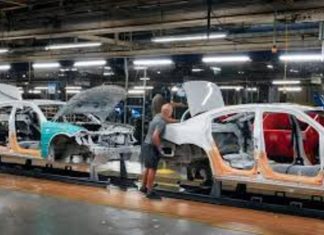 Canada loses 25,000 jobs as economy begins to pivot