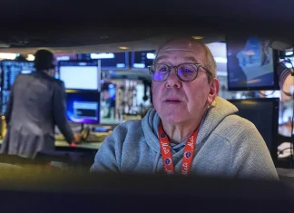 Nasdaq, S&P 500 slide to kick off shortened week with AI fears in focus