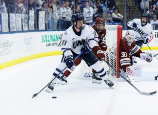 Men’s Hockey Falls to #17 UMass, 4-2