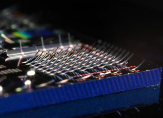 New photonic device efficiently beams light into free space | MIT News