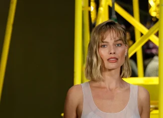 Margot Robbie debuts major hair transformation at Paris Fashion Week