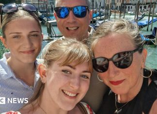 Meningitis outbreak: Family of teen who died call for wider MenB vaccine programme