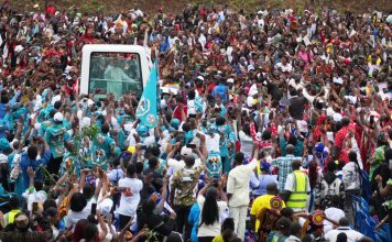 Pope urges young people to resist temptation of corruption in big Mass in Cameroon