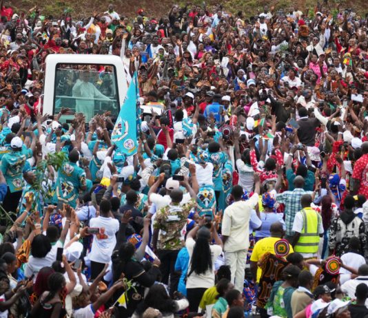 Pope urges young people to resist temptation of corruption in big Mass in Cameroon