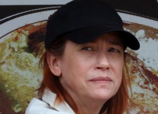 Brad Pitt co-star who vanished from showbiz seen at 58… who is she? – ABDPost