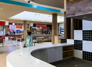 6 Old-School Mall Food Court Restaurants You Forgot About