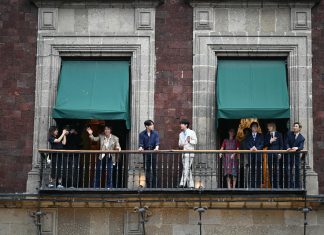 BTS greets 50k-strong crowd outside Mexico’s presidential palace