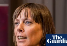 Four ministers resign as pressure rises on Starmer to quit | Keir Starmer
