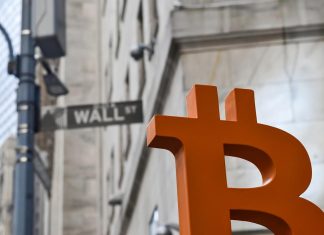 1 Top Cryptocurrency to Buy Before It Soars 1,600%, According to Cathie Wood of Ark Invest