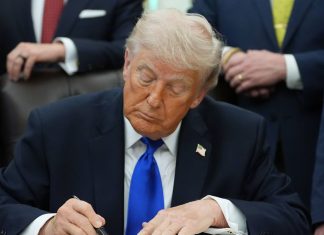 Trump says he’ll place 25% tariff on autos from EU