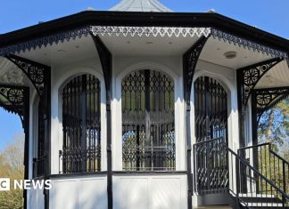 Bedford Park Victorian bandstand restored