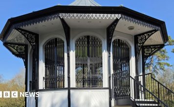 Bedford Park Victorian bandstand restored