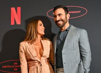 Would Jennifer Lopez and Brett Goldstein be Good for Gossip?