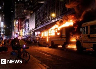 Teen shot and buses torched in Manhattan after historic NBA win for Knicks – BBC