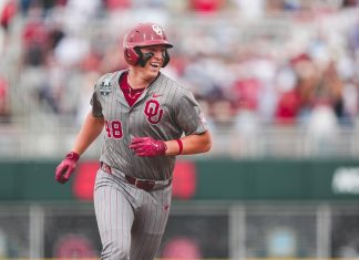 Sooners Top Tar Heels in Game One of CWS Finals
