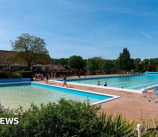 Hitchin lido: refurbishment funded by will donation