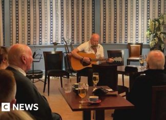 Call for 'grassroots revolution' to save Guernsey's folk music – BBC