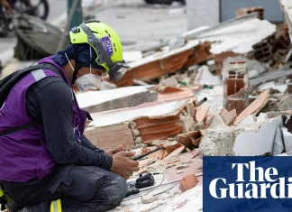 Venezuela earthquake: father and son found alive in rubble after four days as death toll nears 1,500 | Venezuela