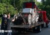 Teenager dies in horse-drawn carriage accident in New York – BBC