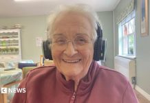 Dementia: The silent discos helping to bring back musical memories