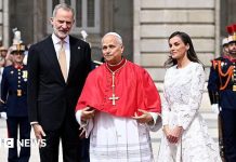 Pope Leo begins Spain visit with praise for government