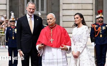 Pope Leo begins Spain visit with praise for government