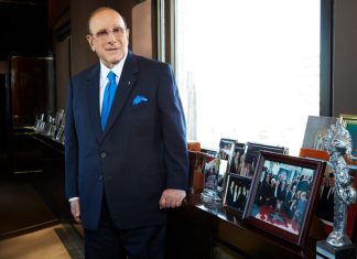 Clive Davis, music industry starmaker, has died at 94