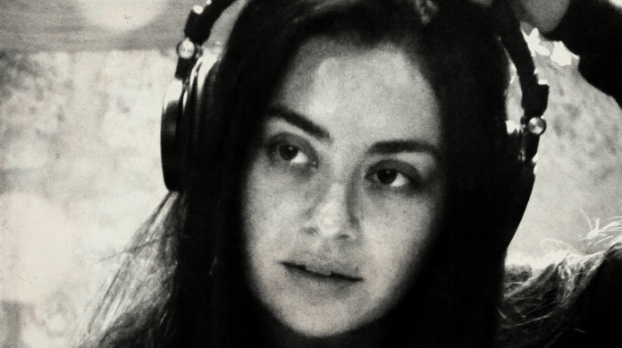 LOW-RES-CHARLI_PARIS_CAM_00098_GLOVE.png