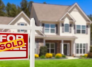 Sales are up and listings are shrinking. Is now the time to buy a home in Toronto?