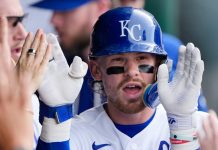 Bobby Witt Jr. exits vs. Cardinals with right knee injury