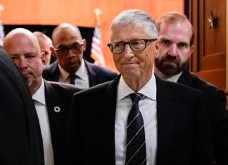News Wrap: Bill Gates says he made ‘grave error’ by meeting with Epstein