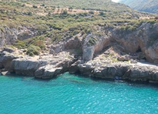 Cave finds hint at shared culture between humans and Neanderthals