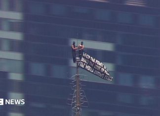 Two people climb to top of NYC’s Empire State Building