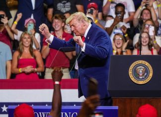Donald Trump humiliated live on TV – and he doesn’t even notice | TV & Radio | Showbiz & TV