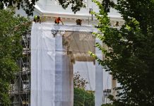 Trump turns to White House columns for next construction project