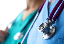 How does the current cyclosporiasis outbreak compare to previous surges?