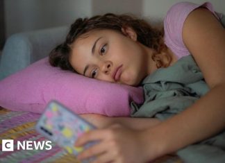 EU threatens Meta with fines over ‘addictive’ Facebook and Instagram – BBC