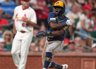 Luis Lara called up, debuts for Brewers