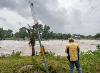 Flood sirens blare in Texas as rivers reach perilous heights : NPR