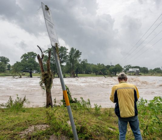 Flood sirens blare in Texas as rivers reach perilous heights : NPR
