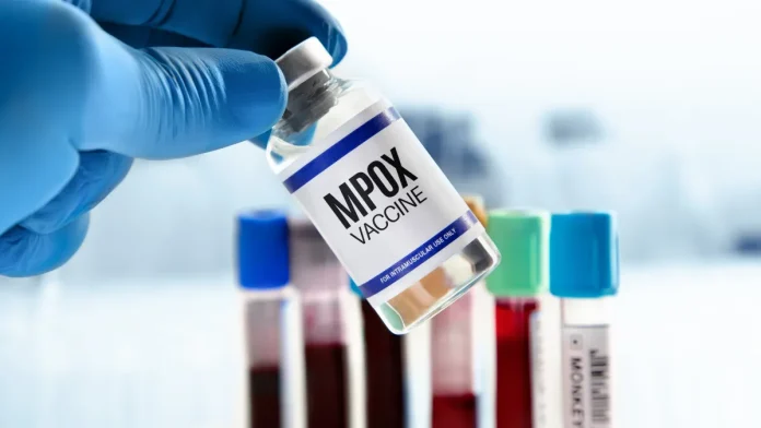 107243501-1684428735844-gettyimages-1449320629-doctorwithvialofthedosesvaccineformpoxmonkeypoxdiseas.webp