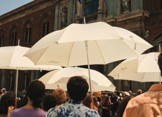 ‘Favourite fashion accessory’: Americans realise umbrellas can be used for sun