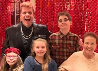 Perez Hilton: Bloggers mother takes custody of blogger’s children after ‘severe mental health crisis’