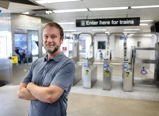 With gas prices high again, some Chicagoans reconsider travel