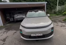 Chinese SUV waits for its owner to leave the car before using its incredible technology to back itself into the garage and park avoiding obstacles