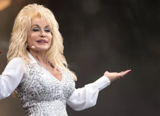 Dolly Parton: Her music, personality and fan tributes – CBS News