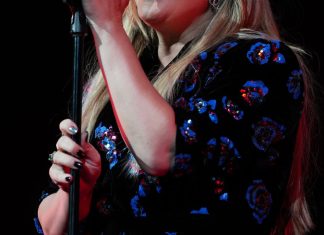 Kelly Clarkson says she once had to break up with the same person twice